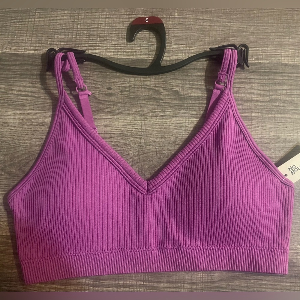 A set of‎ bras. Size small. NWT!